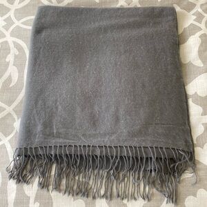 Medium gray 100% cashmere pashmina wrap